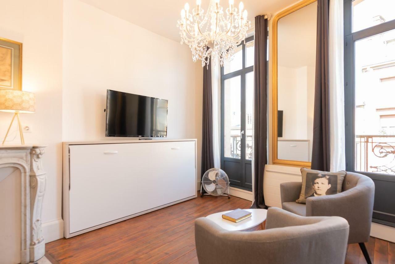 Suite Eugenie Charleville-Mézières 外观 照片